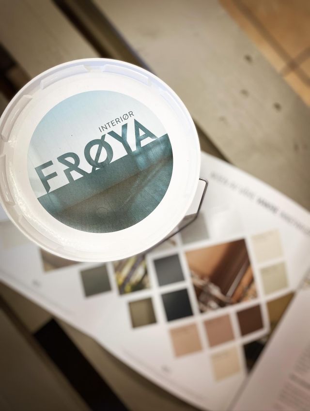 S𝕦𝕡𝕖𝕣𝕕𝕖𝕒𝕝! ᴘᴀɴɢᴇʀʙᴊᴜᴅᴀɴᴅᴇ!
🎉
Fröya matt väggfärg till kanonpriser!
Ju större hink du köper desto större blir rabatten ⬆️1liters ➡️15% rabatt
2,7liters ➡️25% rabatt
9liters ➡️35% rabattT.o.m 25/10
Gäller så långt lagret räcker, kan ej kombineras med andra rabatter..
#curtsfärg
#nybrosäldstafärghandel #nybro #frøya #nybrosbästaväggfärg #färg #tjäralin