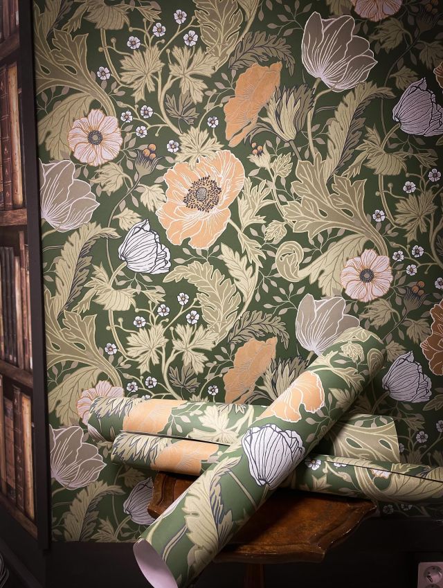Att få upp en sån här skönhet på väggen….det är fredagsmys enligt mig 😁
Detta är verkligen ett fantastiskt mönster som kommer från @midbectapeter
.
#curtsfärg #nybrosäldstafärghandel #nybro #midbec #apelviken #tapeter #inredning #design